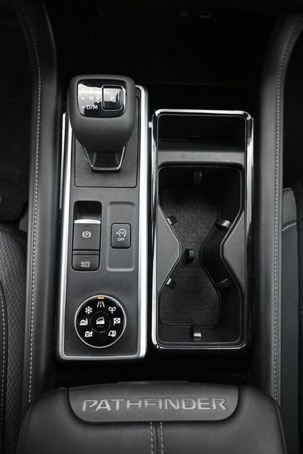 2023 Nissan Pathfinder SV