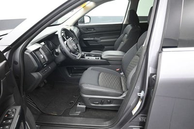 2023 Nissan Pathfinder SV