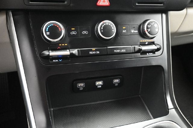 2023 Kia Carnival LX Seat Package