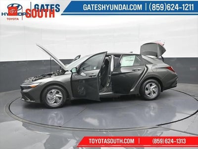 2025 Hyundai ELANTRA SE
