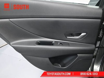 2025 Hyundai ELANTRA SE