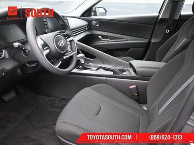 2025 Hyundai ELANTRA SE