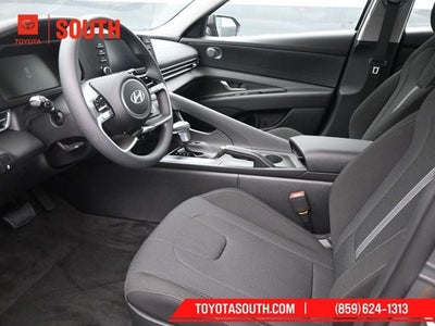 2025 Hyundai ELANTRA SE