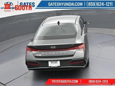 2025 Hyundai ELANTRA SE